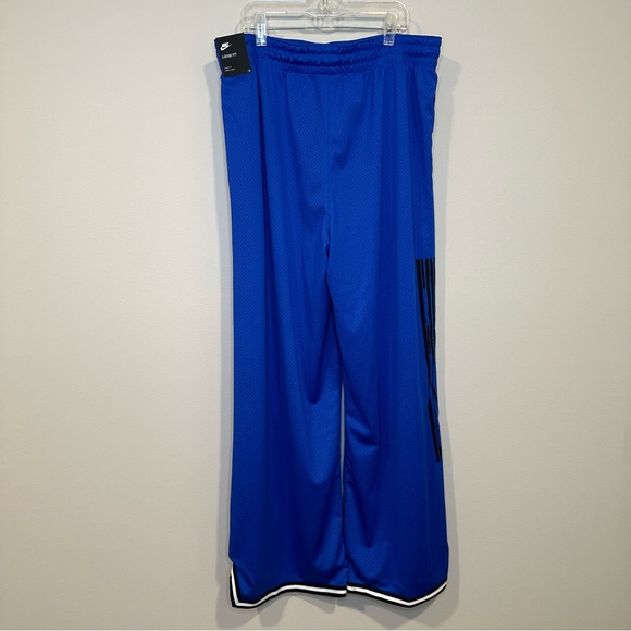 Rare Nike Basketball Short Sweatpants - Picture 4 of 5